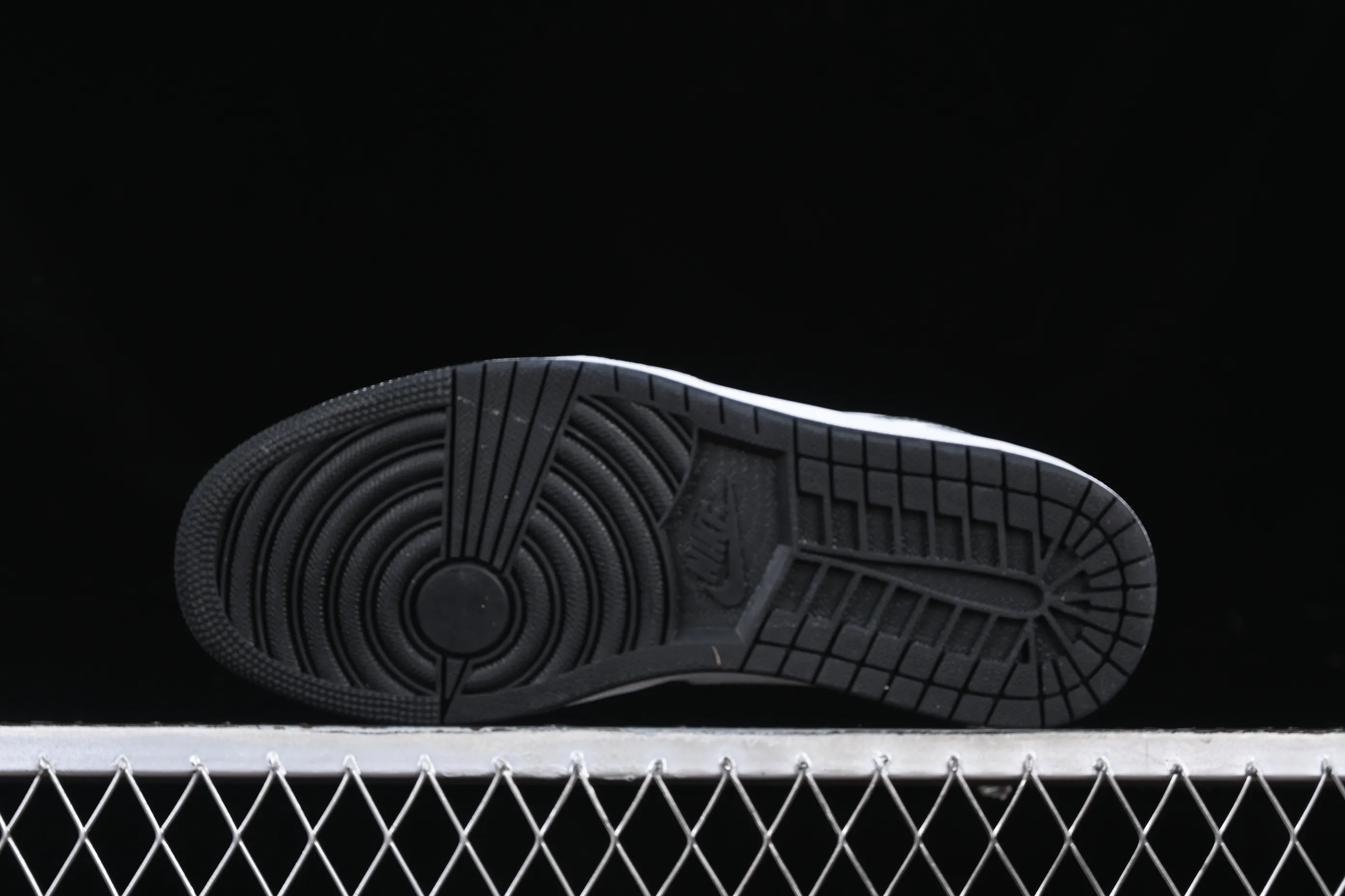 All categories Air Jordan Jordan series basketball shoes Air Jordan 1 Low Air Jordan 1 Low AJ1 Joe 1 black and white silver low-top cultural basketball shoes 553558-131